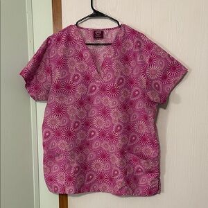 Divine Curves Pink Paisley Women's Scrub Top Size 1X